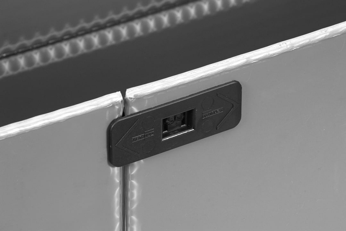 Corner locking joint detail of sleeve pack container